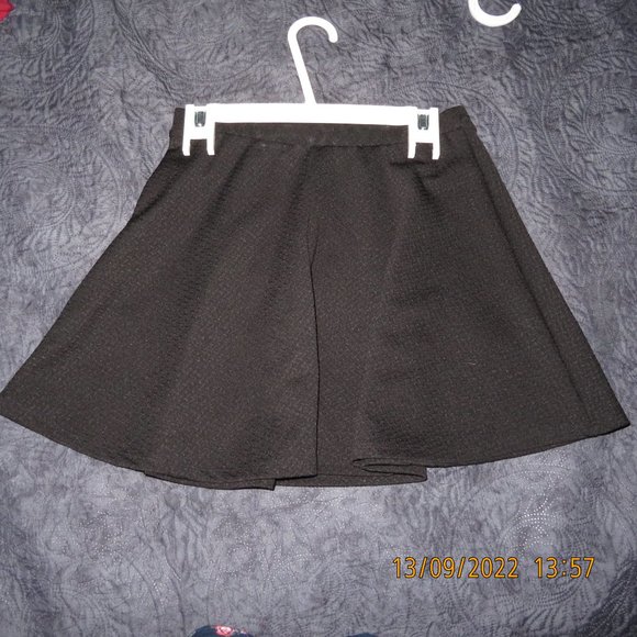 Forever 21 short black skirt, size S - Picture 2 of 4